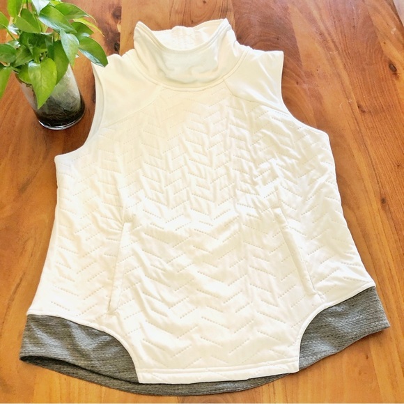 Under Amour White Athleisure Sleeveless Vest Tank Top Active Wear Sports Wear. - Picture 6 of 15